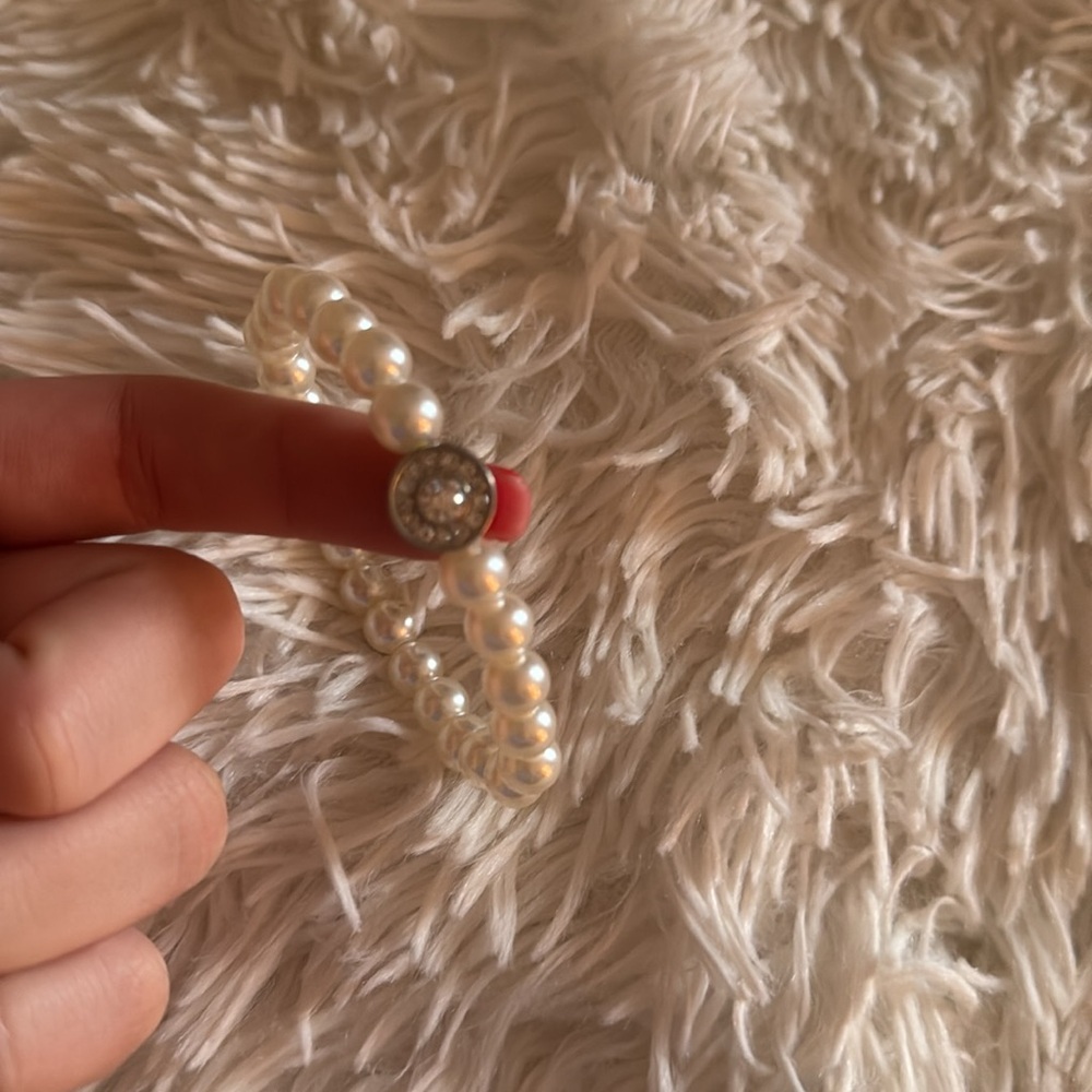 Classy pearl bracelet! - Picture 2 of 3